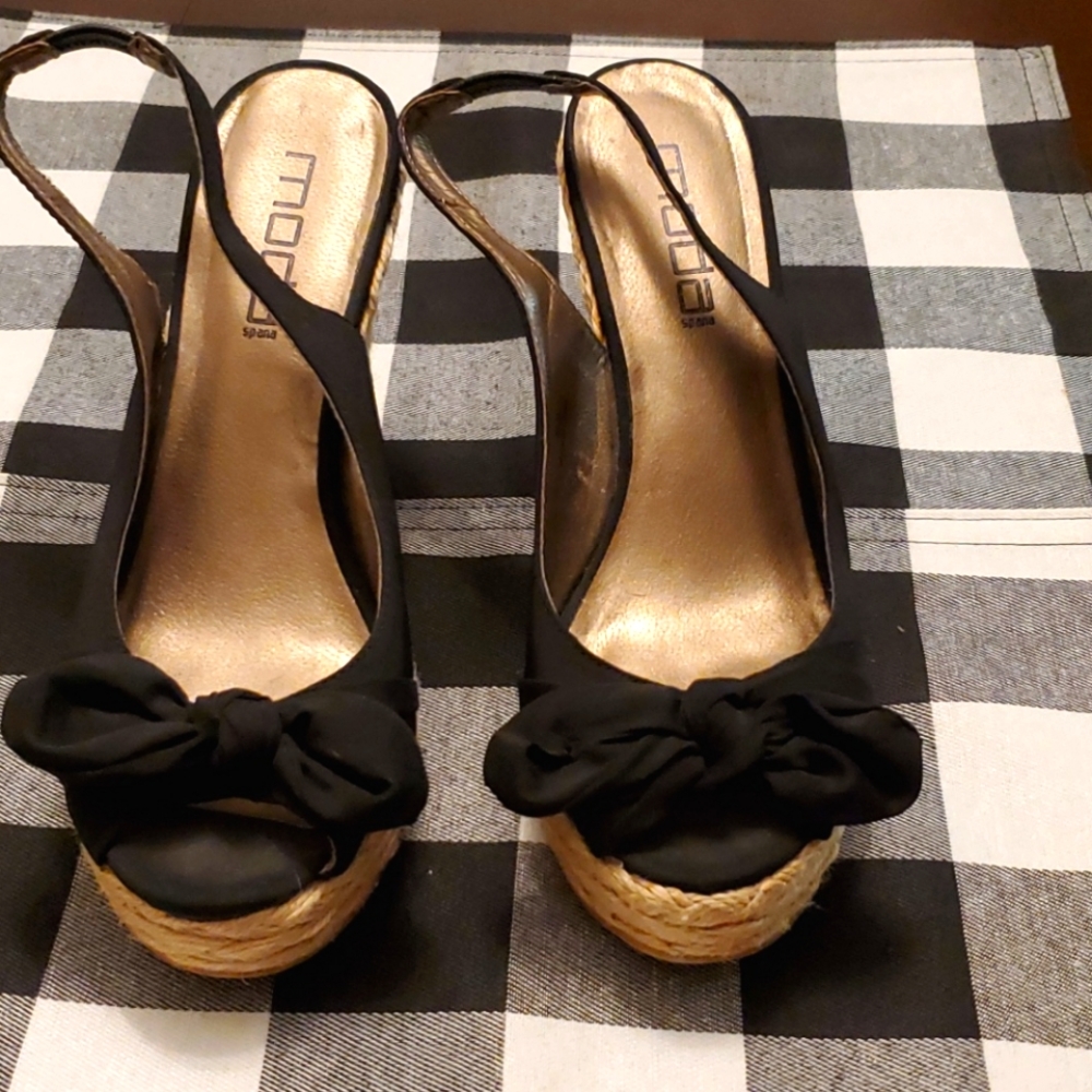 Moda Spana Black Cloth Wedge. 8.5M